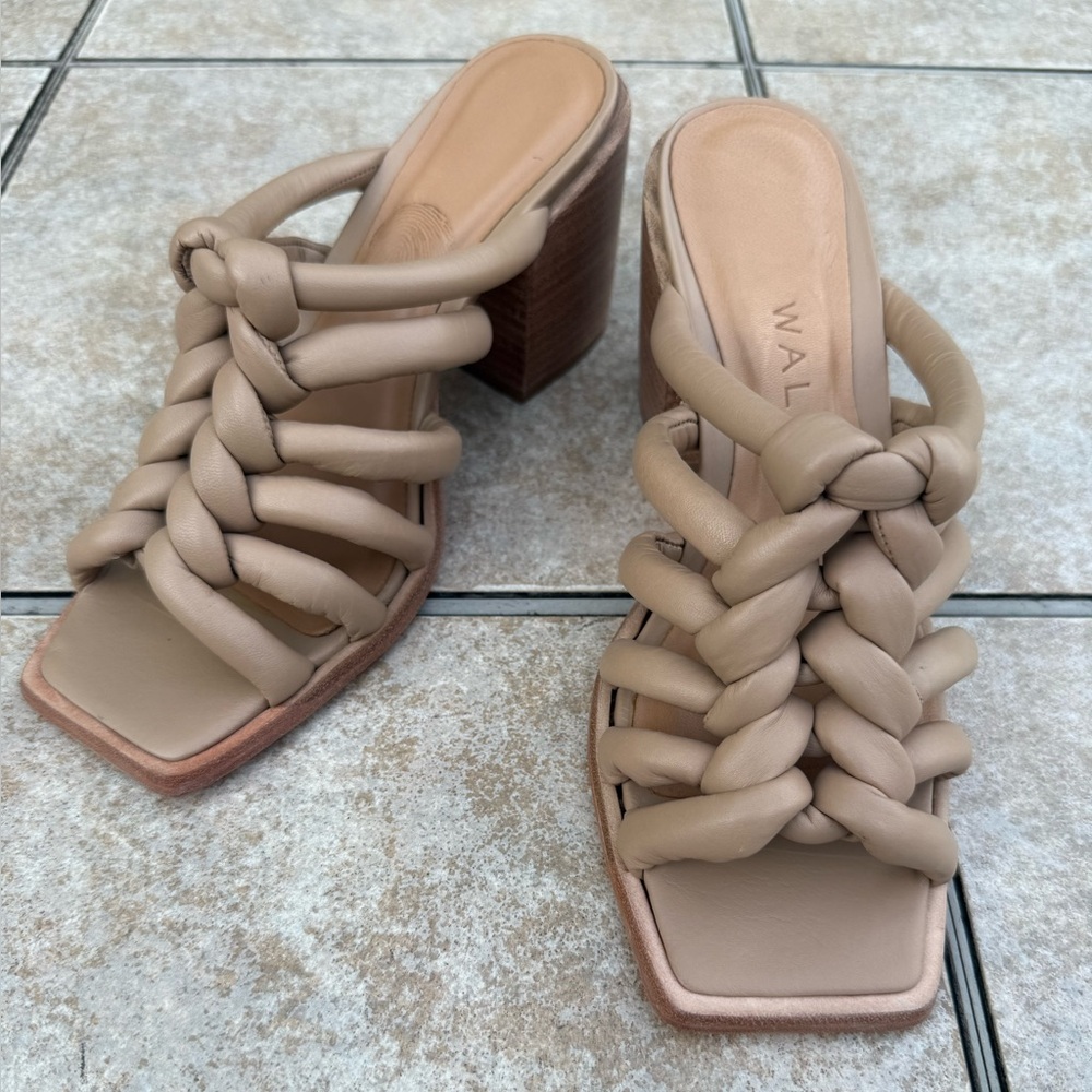 Wal & Pai
Leather  Sandals